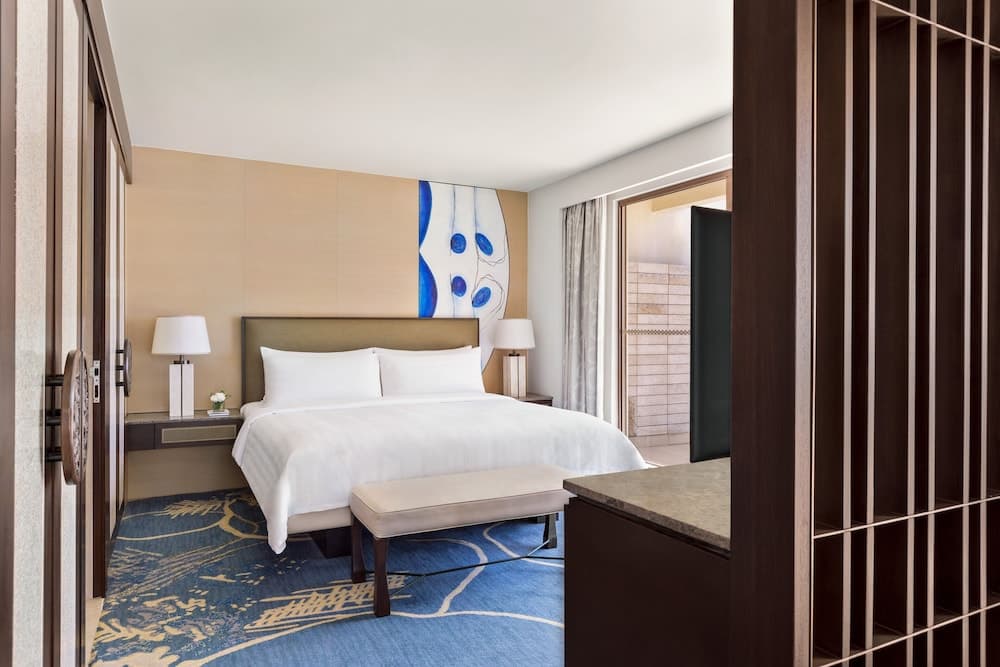Tanjung Deluxe Seaview Suite (King)