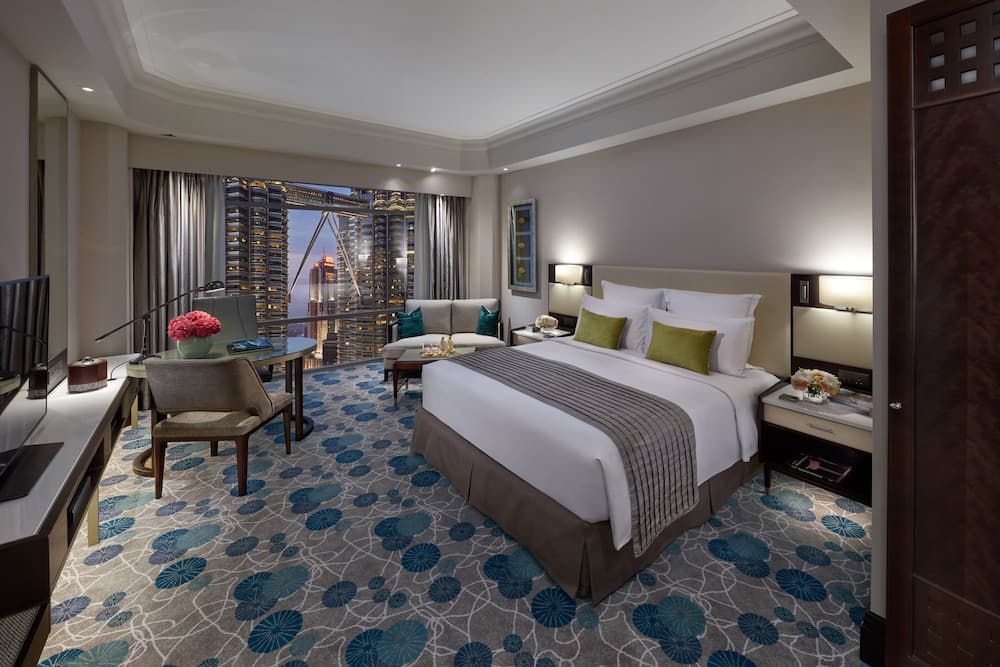 Deluxe Twin Towers View Room King Bed