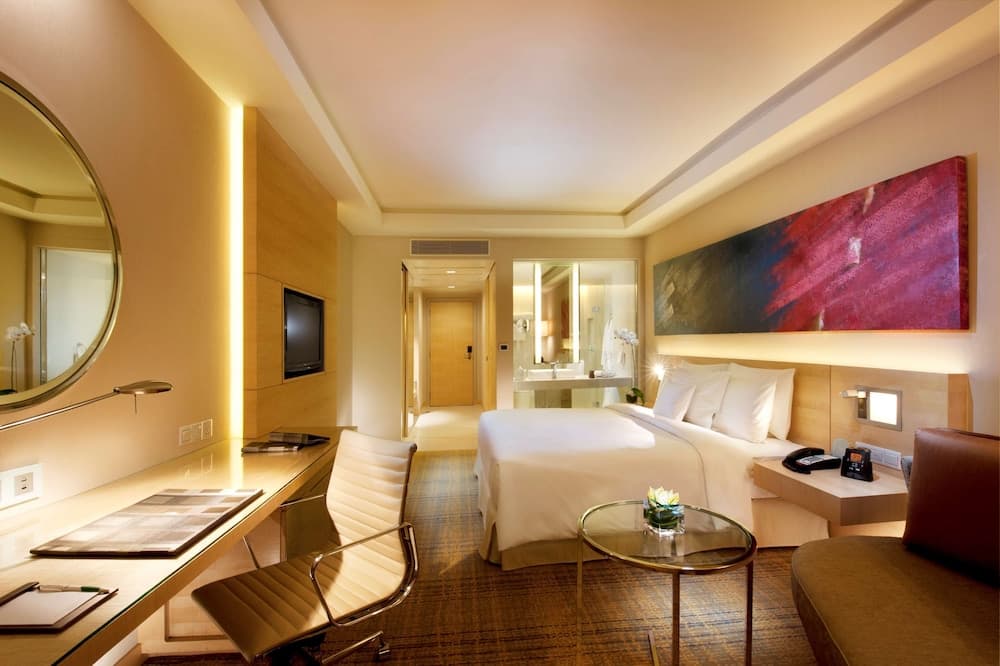 Deluxe Room, 1 King Bed, Mountain View