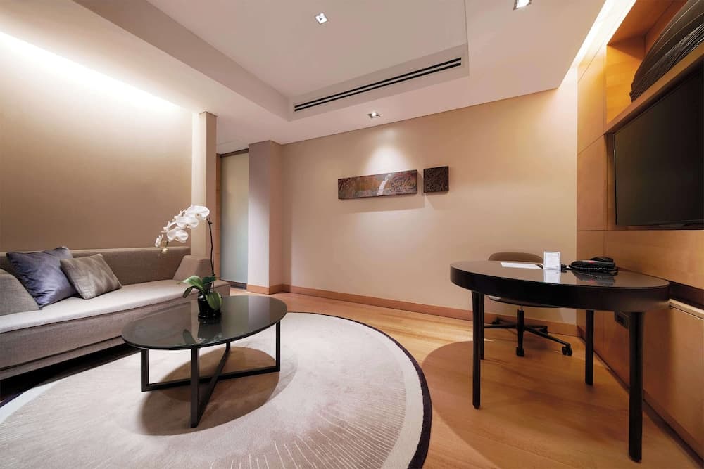 Junior Suite, 1 King Bed, City View