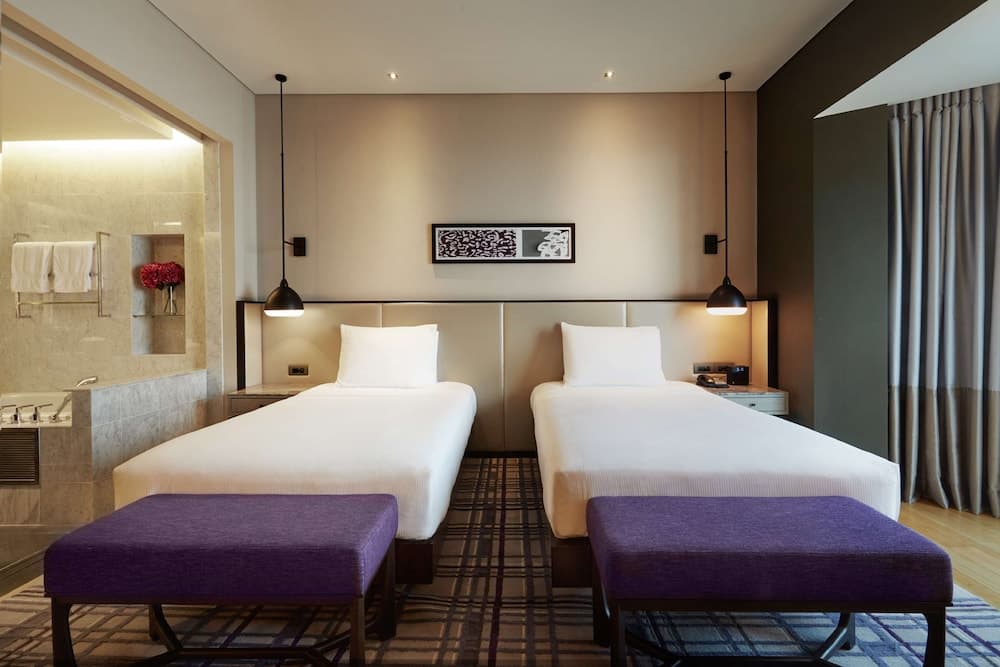 Executive Room, 2 Twin Beds, Refrigerator, City View