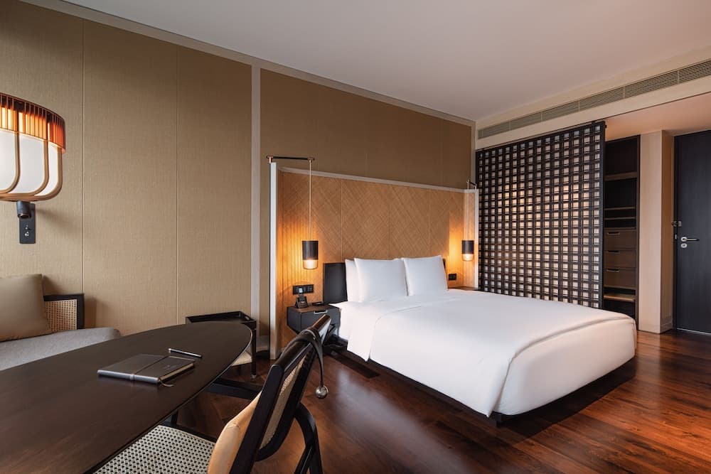 Grand Room, 1 King Bed