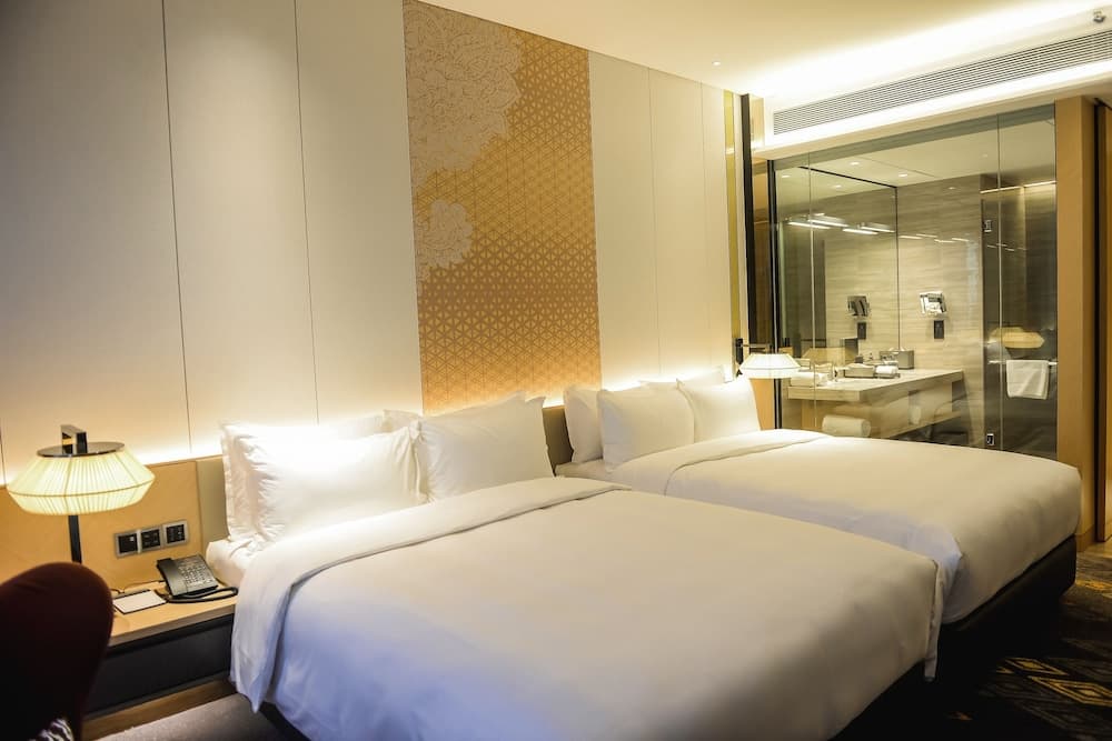 Deluxe Room (Queen Double)